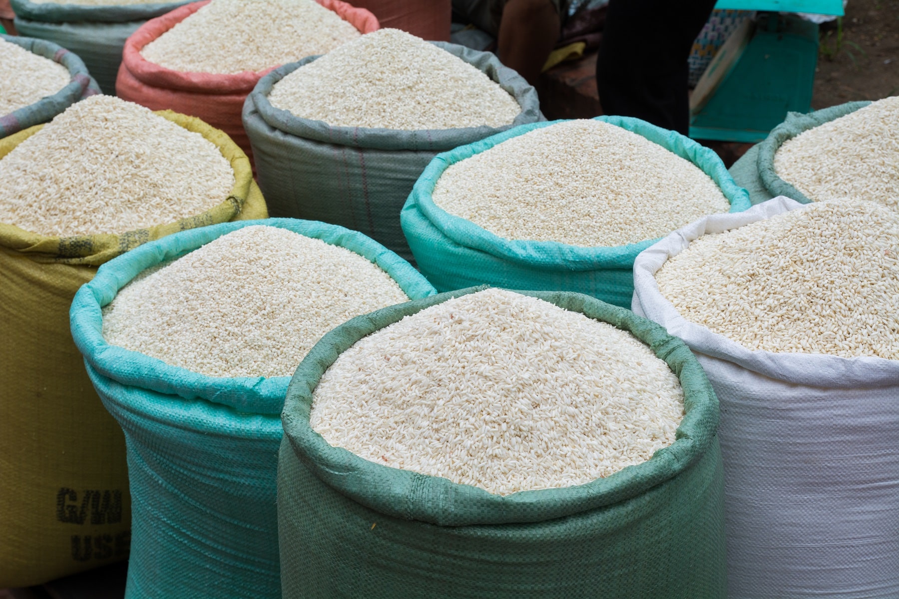 Сколько держать рис. Хранение риса. Рис ассортимент. Рис на рынке. Рис хранить.